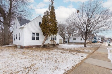1009 W 20th St, Cedar Falls, IA 50613 - photo 3