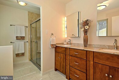 8521 Carlynn Dr, Bethesda, MD 20817 - photo 6