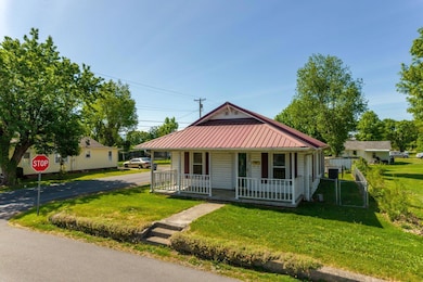 200 Lark St, Bristol, TN 37620 - photo 3