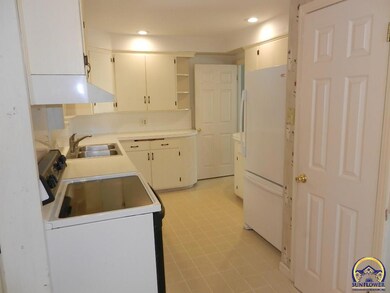 3650 SW Holly Ln, Topeka, KS 66604 - photo 6