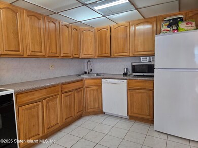 15 Kathy Place unit 3A, Staten Island, NY 10314 - photo 3