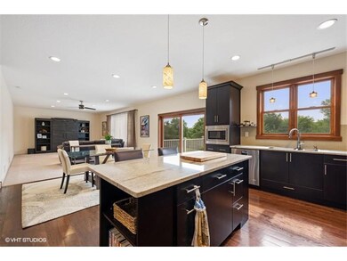 Open kitchen/dining
