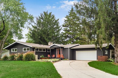 T 2465 Darwin dr00098