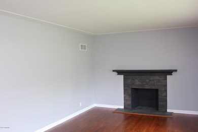 1536 Carlton Ave NE, Grand Rapids, MI 49505 - photo 3