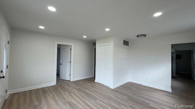 5087 Hunt St, Wayne, MI 48184 - photo 3