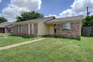 Ranch-style house with a front lawn