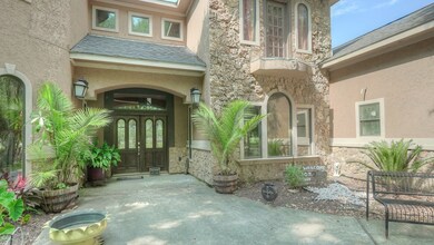 823 E Adoue St, Alvin, TX 77511 - photo 4