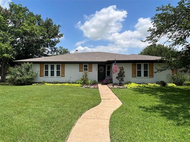 709 W Oak St, Celina, TX 75009 - photo 2