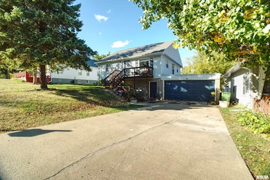 872 5th Ave N, Clinton, IA 52732 - photo 3