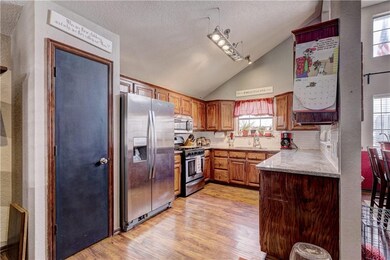 501 Gyrfalcon Dr, Norman, OK 73072 - photo 7