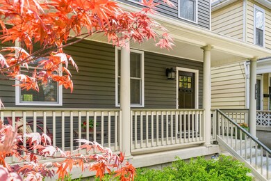 08_195 E Gates St,