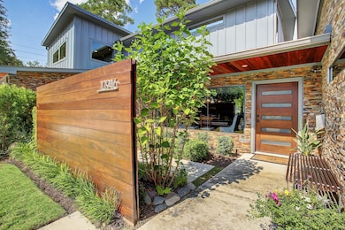 10946 Saint Marys Ln, Houston, TX 77079 - photo 3