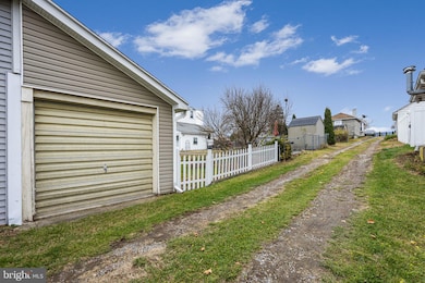 3318 Fremont St, Reading, PA 19605 - photo 6