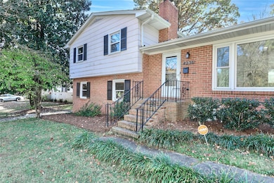 4236 Folkston Dr, Charlotte, NC 28205 - photo 2