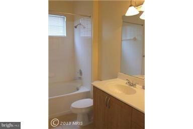 12917 Centre Park Cir unit 217, Herndon, VA 20171 - photo 2
