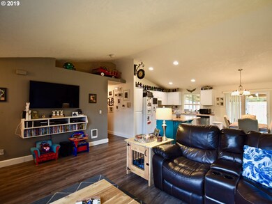 1038 Mountain View Ln, Molalla, OR 97038 - photo 5