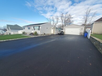 246 Moorland St, Fall River, MA 02724 - photo 4