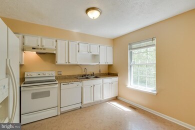 18105 Tompkins Ct, Dumfries, VA 22026 - photo 7