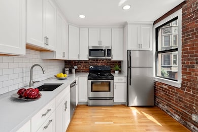 13 Thacher St unit 2, Boston, MA 02113 - photo 6
