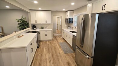 402 N Sims St, Swayzee, IN 46986 - photo 7