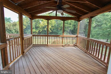 25460 Carrington Dr, Chantilly, VA 20152 - photo 7