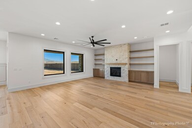 14-web-or-mls-3415 E Clara Lane-34