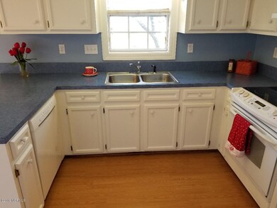 689 E Main St, Winterville, NC 28590 - photo 7