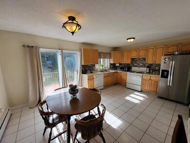 Eat-in Kitchen