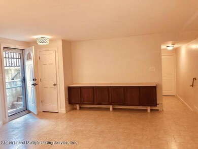 27 Malibu Ct unit 2, Staten Island, NY 10309 - photo 2