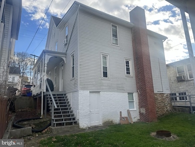 142 W Main St, Windsor, PA 17366 - photo 4