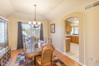 5) FORMAL DINING