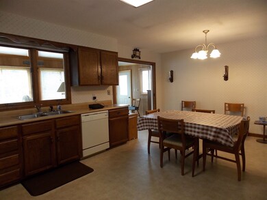 431 Cross Ave, Saint Johnsbury, VT 05819 - photo 5