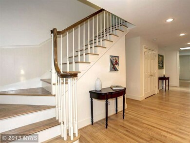 10641 Rock Run Dr, Potomac, MD 20854 - photo 3