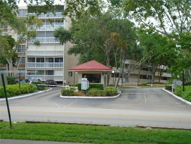 Environ I unit 4P, Lauderhill, FL 33319 - photo 2