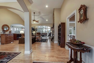 03_345 Mingo Way_EntryView