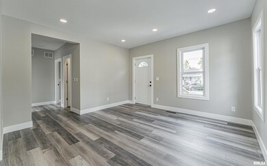 102 Oscar St, Lincoln, IL 62656 - photo 5