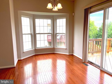 2537 Banshire Dr, Herndon, VA 20171 - photo 4