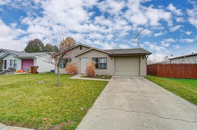 1806 Dallas St, Auburn, IN 46706 - photo 4