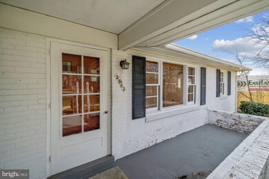 5863 Glen Forest Dr, Falls Church, VA 22041 - photo 3