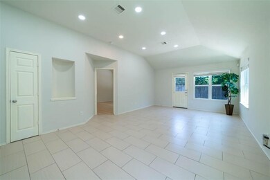 6818 Hampden Point Ct, Houston, TX 77040 - photo 6