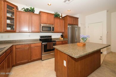 Kitchen_No Chairs5