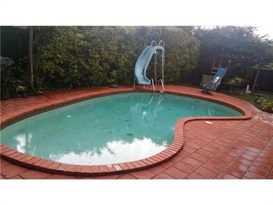 Swimming Pool/Hot Tub/Sauna