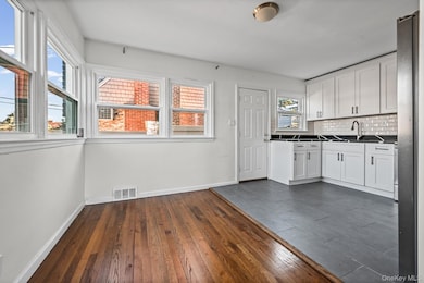 6 Central Ct, Valley Stream, NY 11580 - photo 4