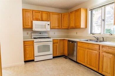 11 Briley Place unit 6, Nashua, NH 03063 - photo 2