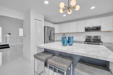 551 Abingdon Way, Davie, FL 33325 - photo 7