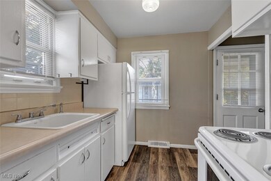 30124 Phillips Ave, Wickliffe, OH 44092 - photo 6