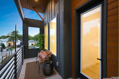 514 Dakota St unit 3, San Antonio, TX 78203 - photo 3