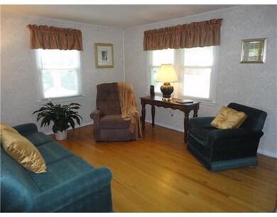 124 Stoneham Dr, Woonsocket, RI 02895 - photo 3