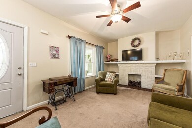 6 - 622 Sheldon Living Rm 2