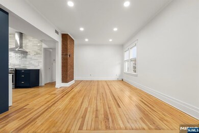 39 Walnut St unit 2, Montclair, NJ 07042 - photo 4